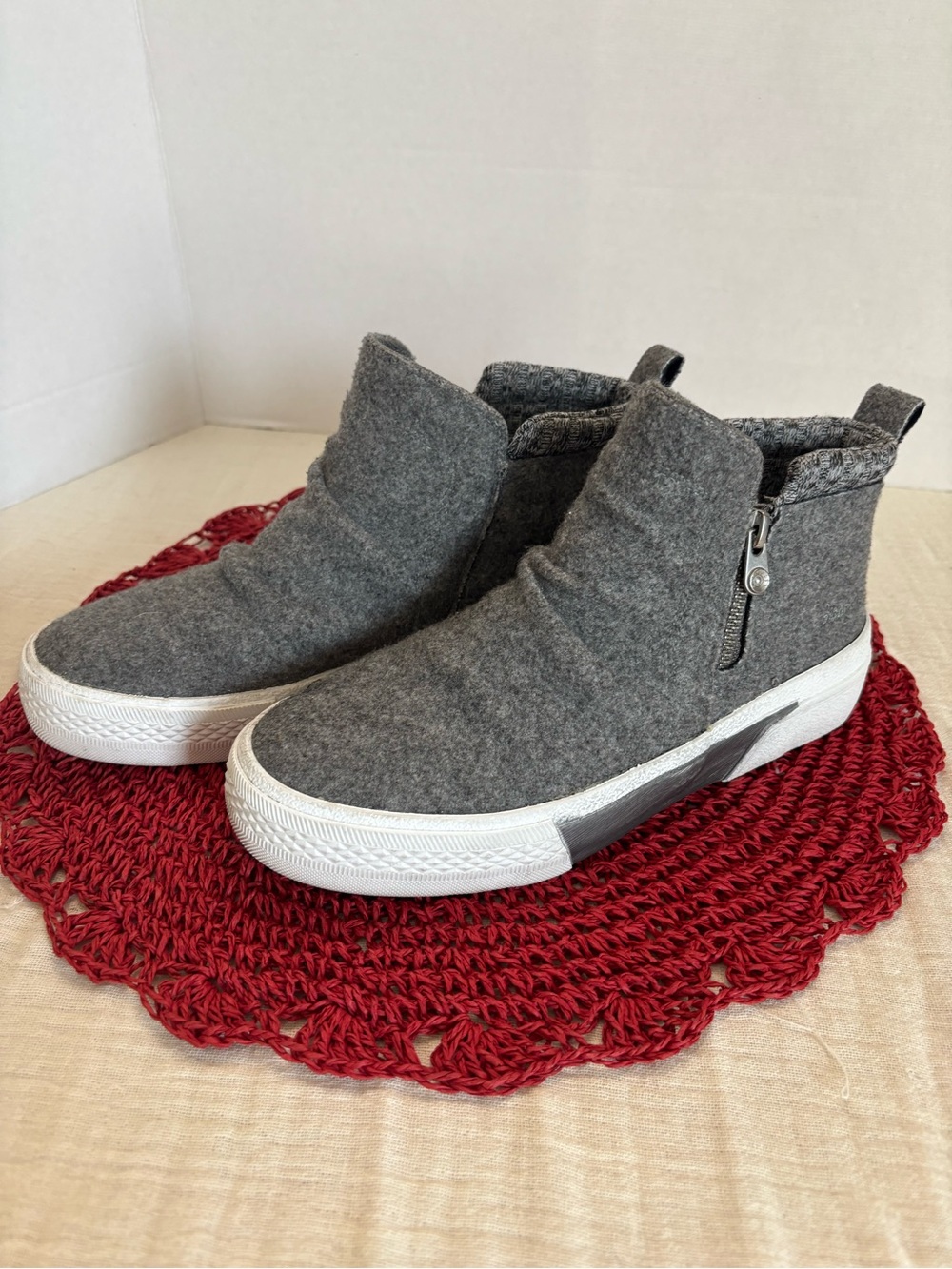 Blowfish Walkabout Grey Sneaker/Boots-Size 6.5
